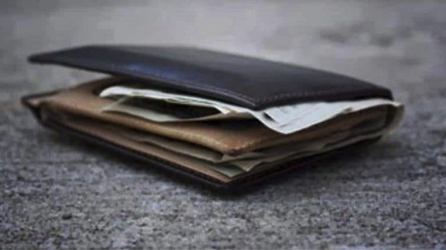 Μαθήματα ήθους στην Πάτρα: 13χρονοι μαθητές βρήκαν πορτοφόλι με 700 ευρώ και το παρέδωσαν στην αστυνομία