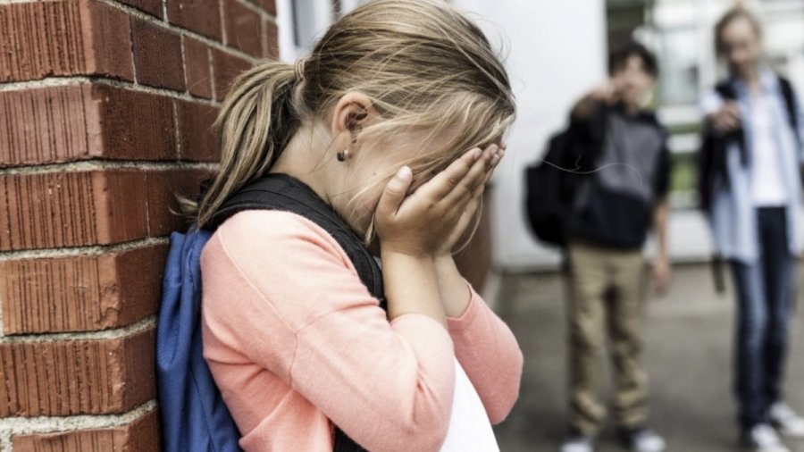 Νέο Ηράκλειο: «Θέλω να σας πω κάτι…» – Πώς αποκαλύφθηκε το bullying στην 7χρονη που βρέθηκε φιμωμένη στις τουαλέτες σχολείου
