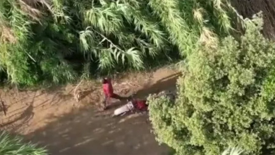 Εμπρηστής «πιάστηκε» στα πράσα από drone της Αστυνομίας ενώ έβαζε φωτιές [βίντεο]