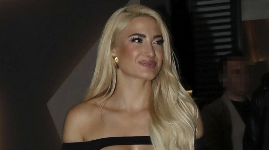 Αλλάζει ζωή μετά τον χωρισμό με τον Αλεξάνδρου, ξεχνάει τα μπουζούκια – Ξεκινάει το… Κατηχητικό η Τούνη, με ταγιέρ και κότσο τα μαλλιά