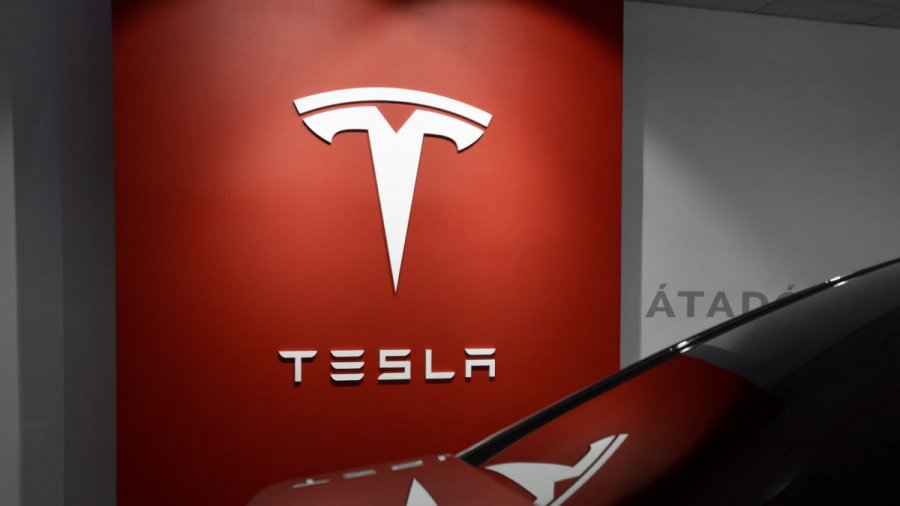 Η Tesla πρέπει να αντικαταστήσει τον υπολογιστή σε περίπου 4 εκατομμύρια αυτοκίνητα της ή να αποζημιώσει τους ιδιοκτήτες τους
