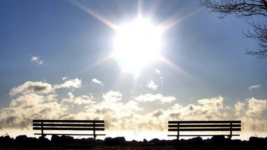 Πότε έρχονται τα πρώτα 30άρια και πού -Σκόνη και βροχή, τι καιρό θα έχει την Κυριακή του Πάσχα