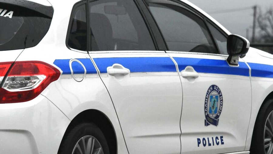 Αντί να πλύνει το περιπολικό έκανε τον… παλιατζή από το μεγάφωνο για να γίνει viral στο TikTok [βίντεο]